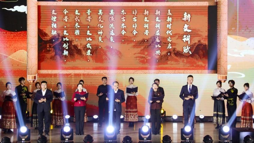采用线上线下相结合的形式