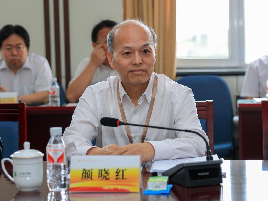 江苏大学原校长颜晓红教授