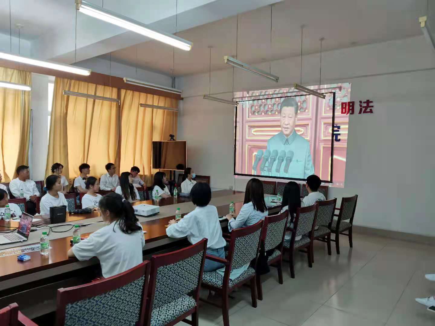 师生们情绪饱满